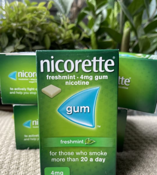 Kẹo cai thuốc lá Nicorette Gum 4mg 105 viên- Nicorette gum 4mg 105 pieces