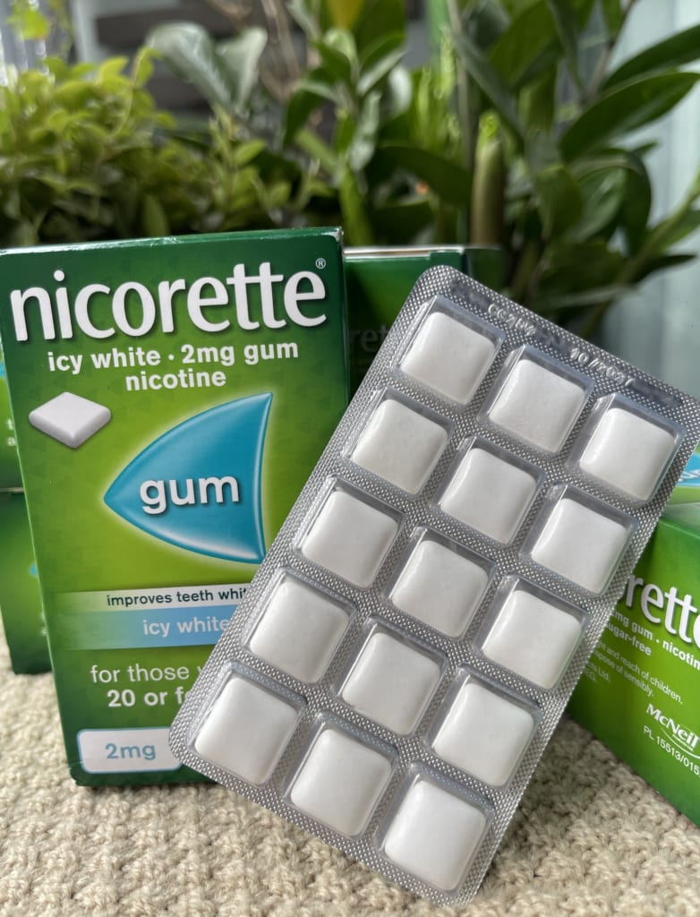 Kẹo cai thuốc lá Nicorette gum 2mg hộp 105 viên