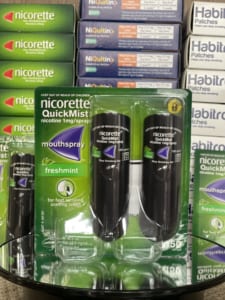 Xịt cai thuốc lá Nicorette QuickMist có tốt không? Đánh giá chi tiết từ chuyên gia