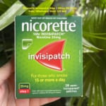 mieng_dan_cai_thuoc_la_nicorette_invisipatch_25mg_step1_01
