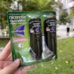 xit_cai_thuoc_la_nicorette_quickmist_spray_02